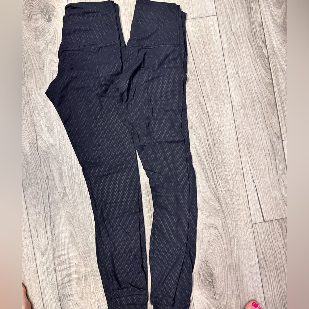 LULULEMON ALIGN - Size 4 - black emboss
